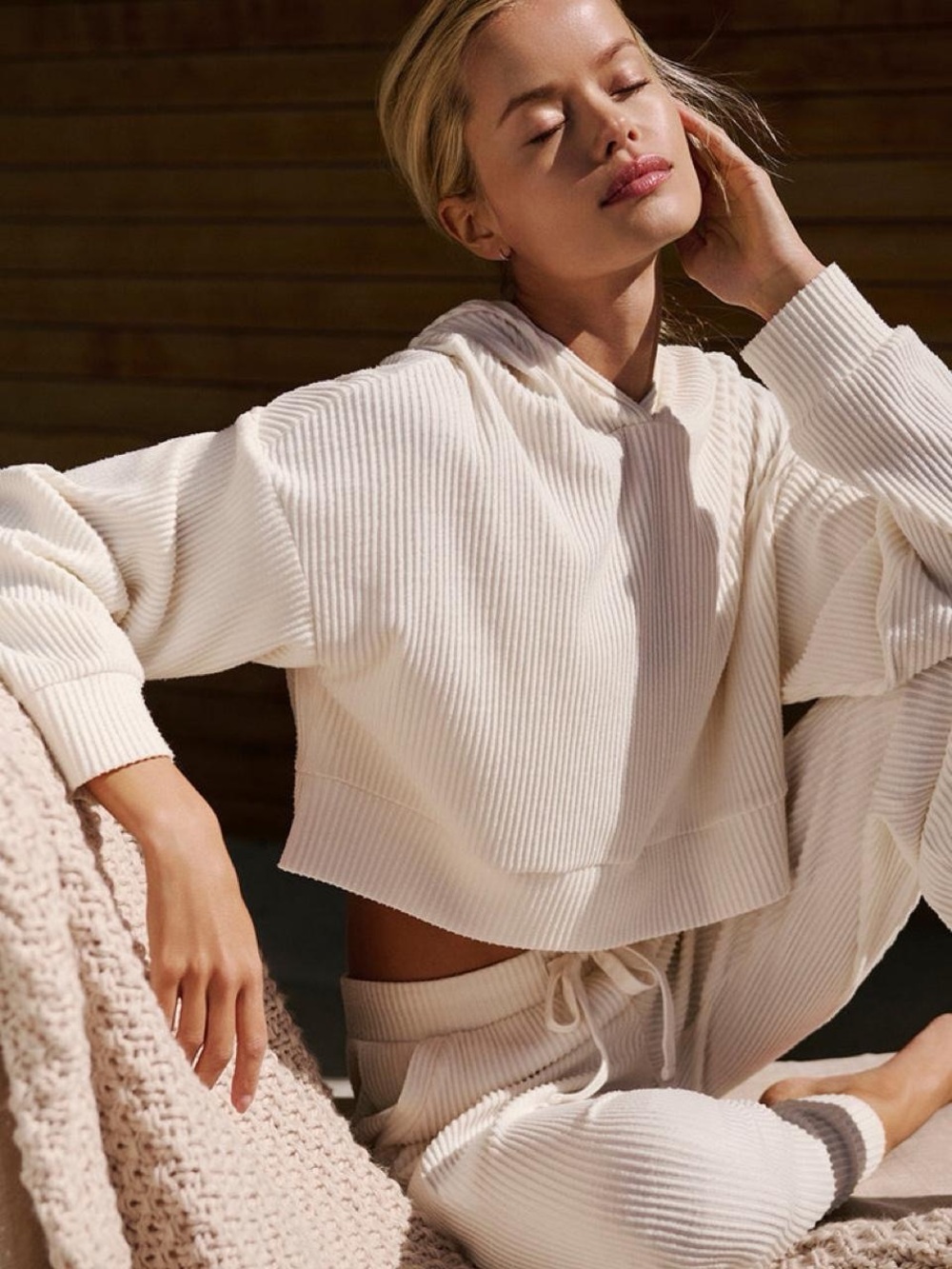 ALO Yoga Cream Ribbed Cropped Hoodie